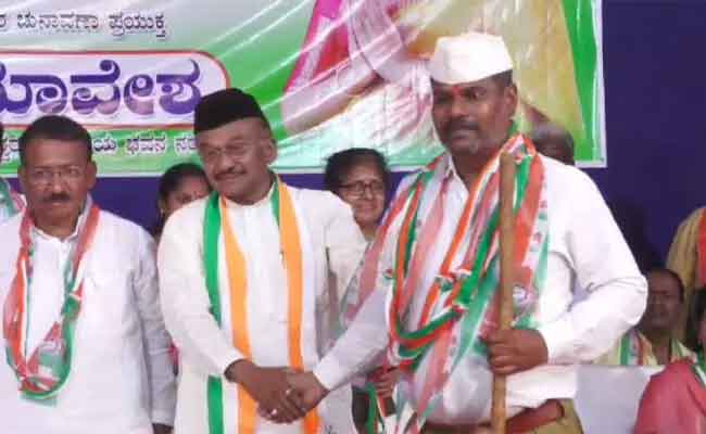 RSS worker from Bagalkote joins Congress in disguise