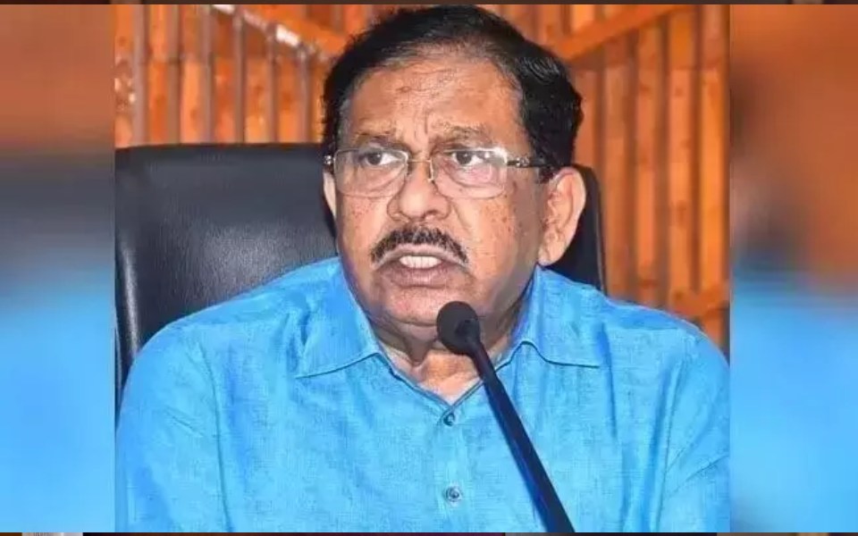 B'luru: Home Min. Dr. G. Parameshwara meets senior cops ahead of Chrismtas, New Year