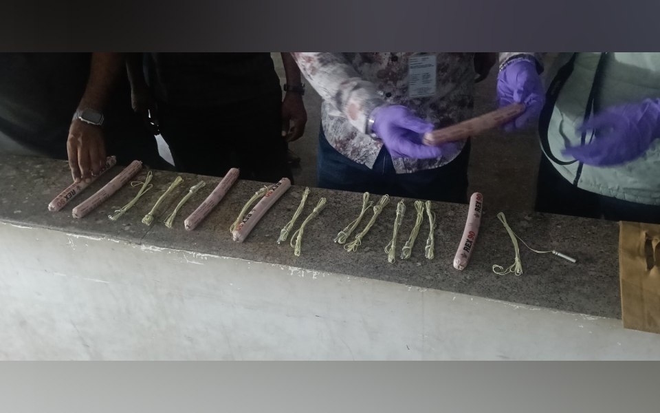 6 gelatin sticks, detonators found in carry bag outside BMTC bus stand toilet in Bengaluru