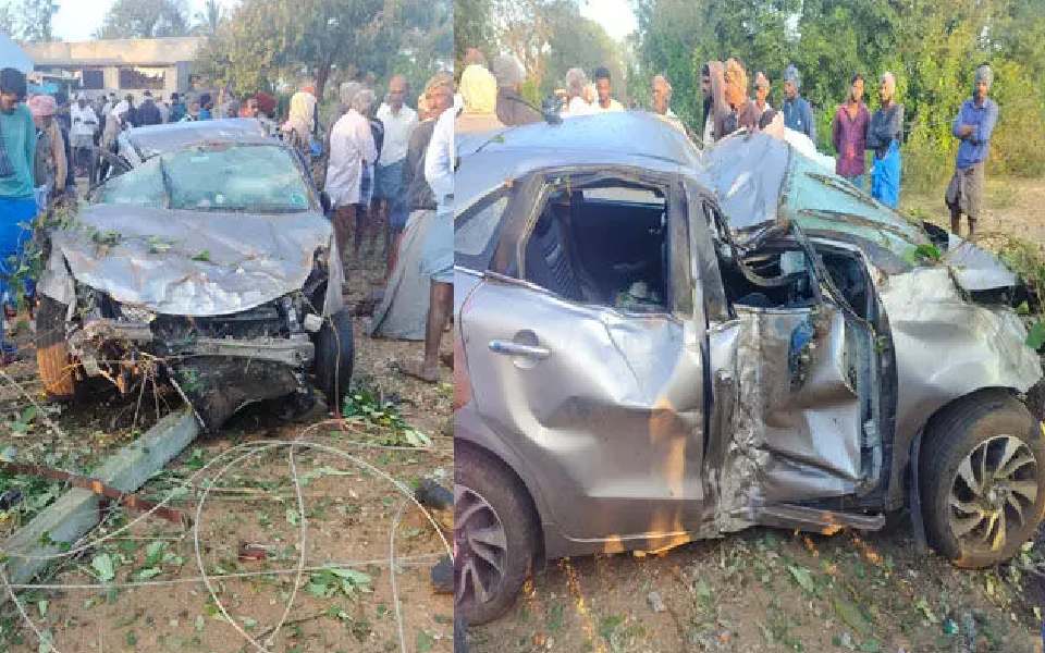 Car rams into power pole in Gundlupet; two killed on spot, one grievously injured