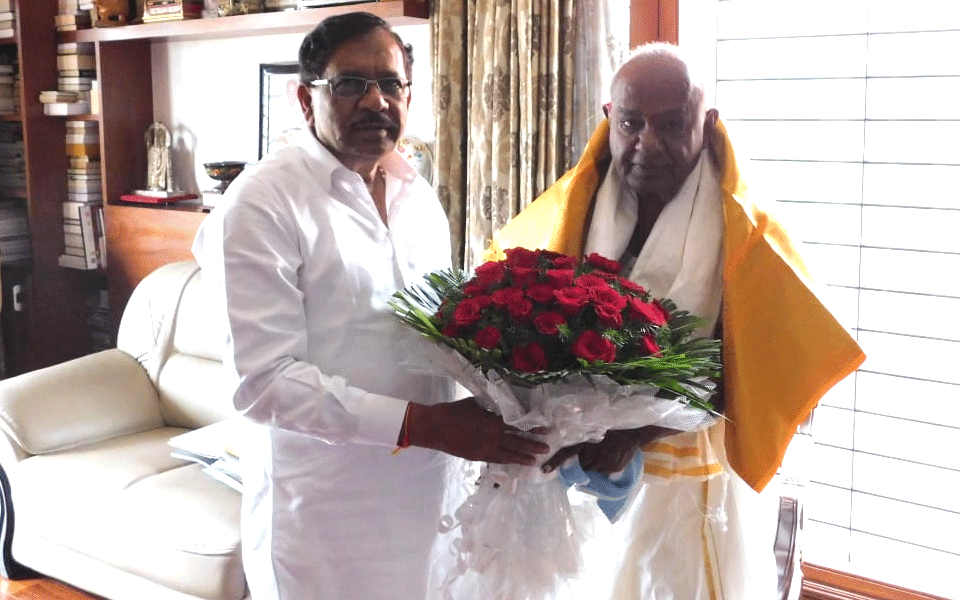 DCM Parameshwar calls on former PM