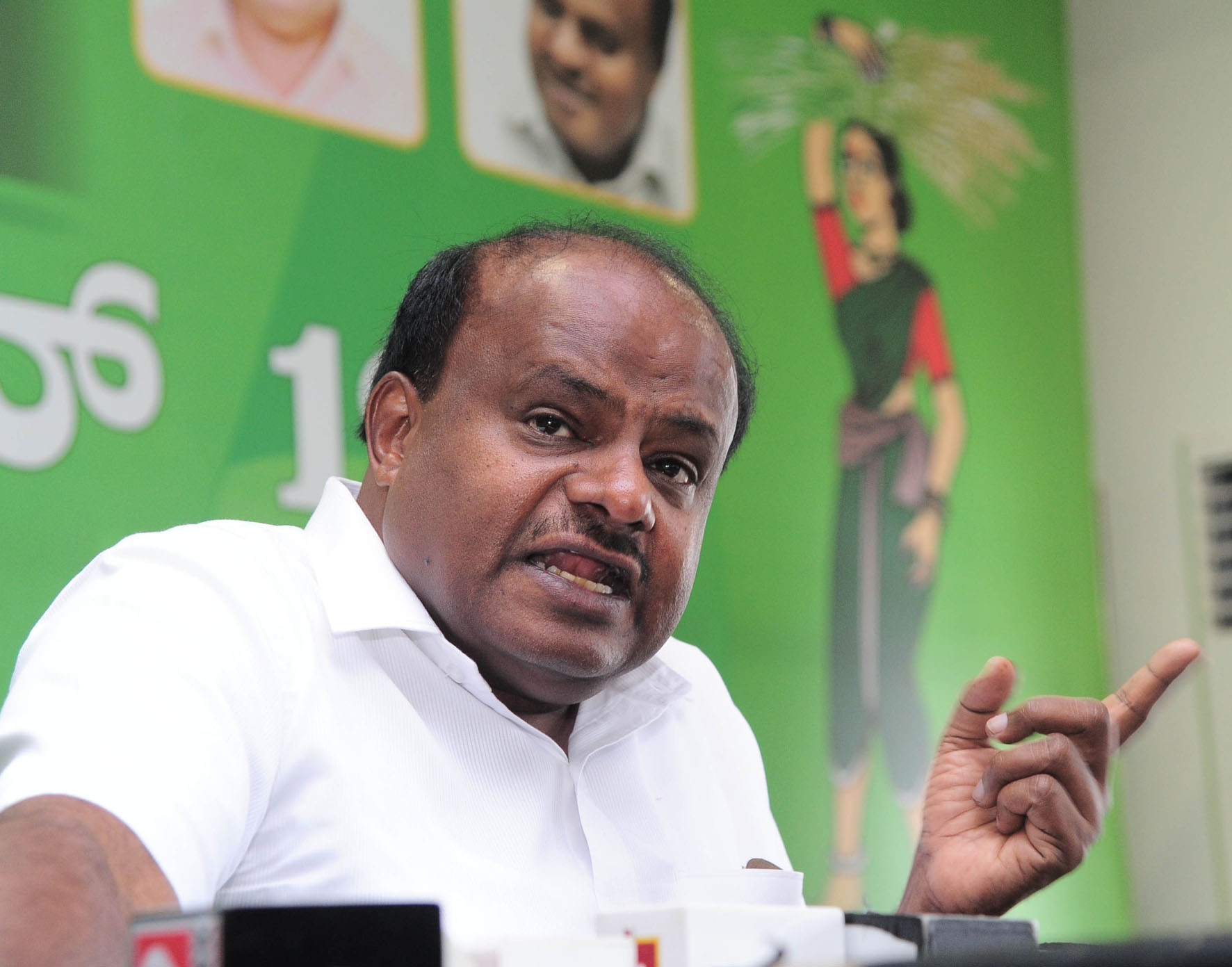 Graft charge: HD Kumaraswamy urges contractors' body to boycott govt tenders for 6 months