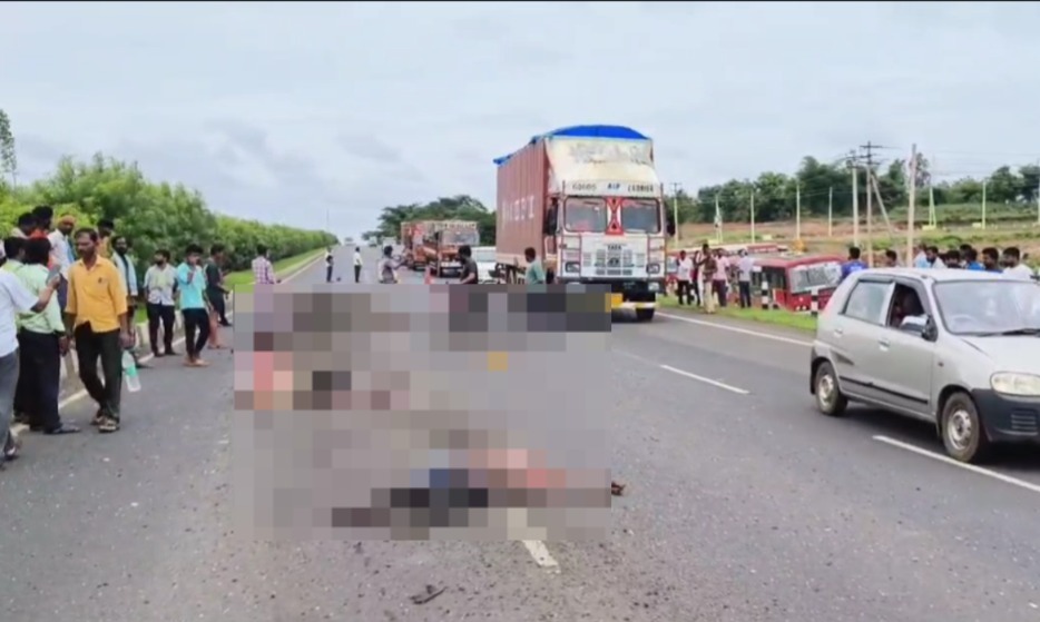 Three labourers killed after truck overturns on highway in Belagavi