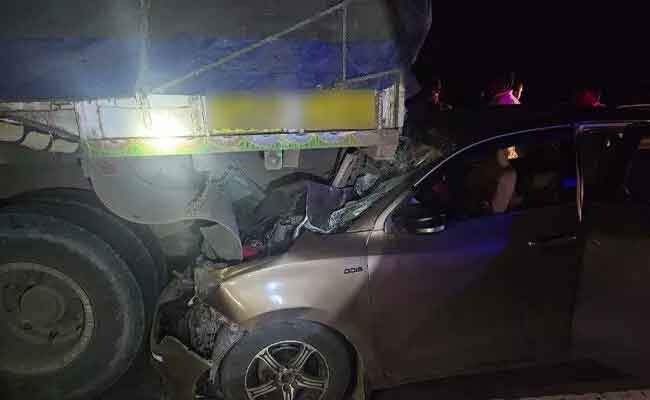 Fatal collision in Kalaburagi claims two lives including Deputy Commissioner's office staff