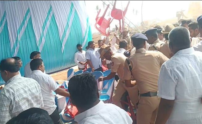 Chair hurled at Union Minister of State V. Somanna during public event in Koppal