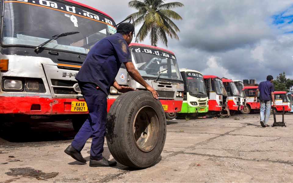 Karnataka HC cracks whip, trade unions suspend strike till Aug 7