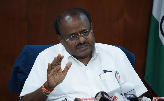 Kumaraswamy demands immediate local body elections, criticises Congress government