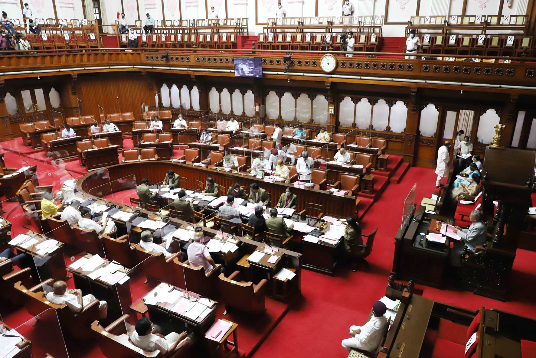 Sex scandal continues to rock Karnataka Assembly; Finance bills passed amid din