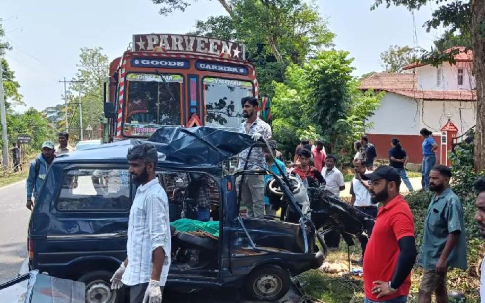 Kodagu: Mother-son duo killed in lorry-omini collision near Hathur
