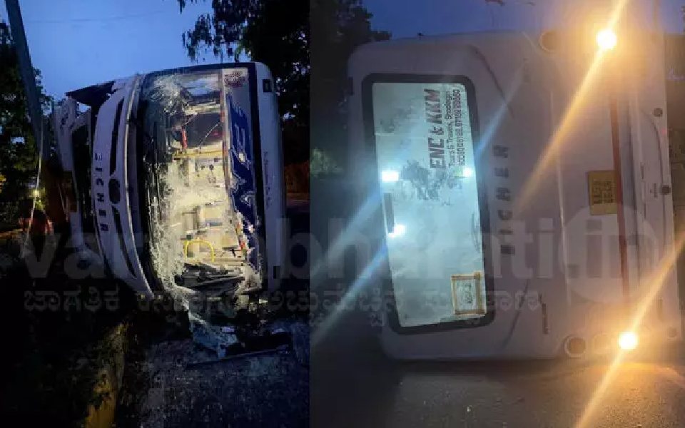 Private bus rams into road divider in Kolar; eight injured