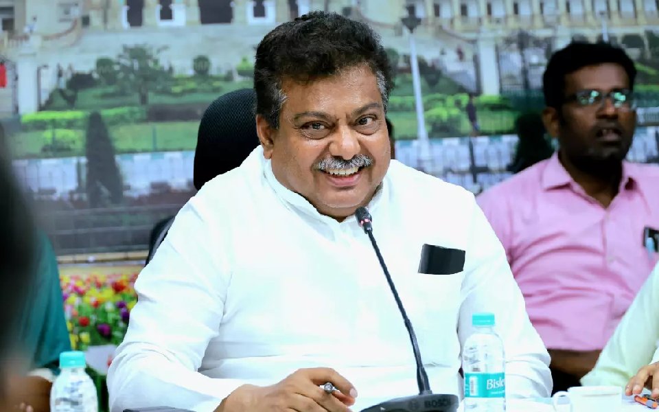 Minister MB Patil asks officers for proposal on land acquisition for Chikkamagaluru airstrip