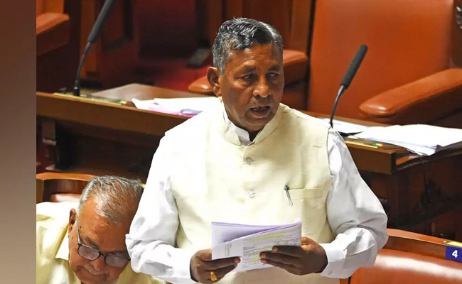 Minister Muniyappa asks hotels to wait for a week to overcome LPG crunch
