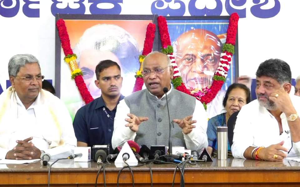 Mallikarjun Kharge pulls up K'taka Deputy CM DK Shivakumar for his statement on 'Shakti' scheme