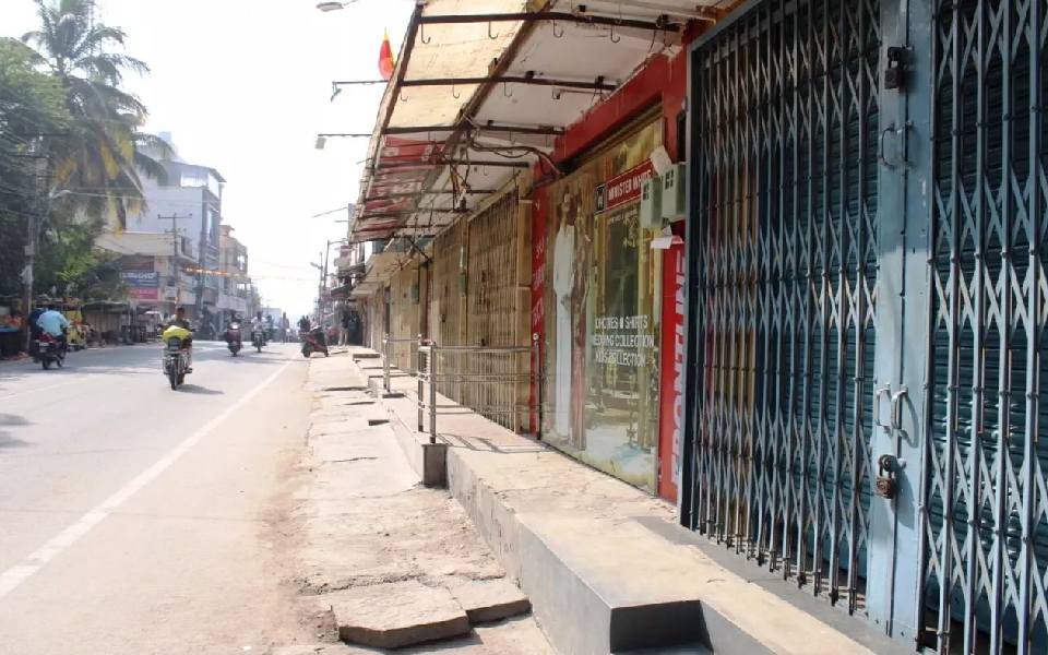 Bus services hit by bandh, shops remained closed in protest against remarks of Shah against Ambedkar