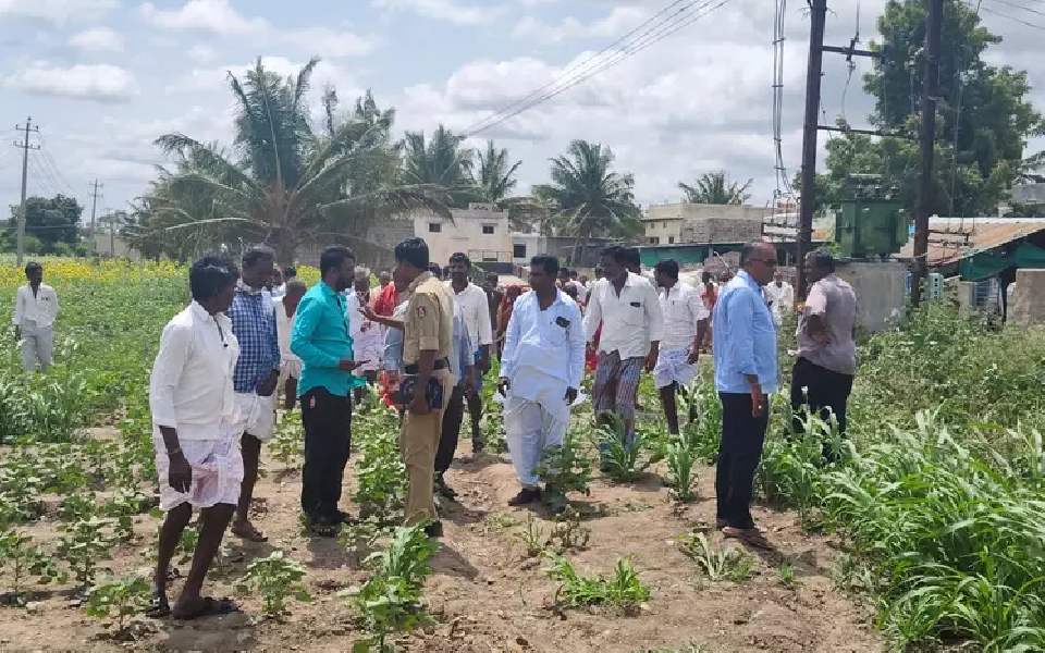 Upper caste members allegedly obstruct Dalit woman’s funeral in Maski, verbal spat ensues