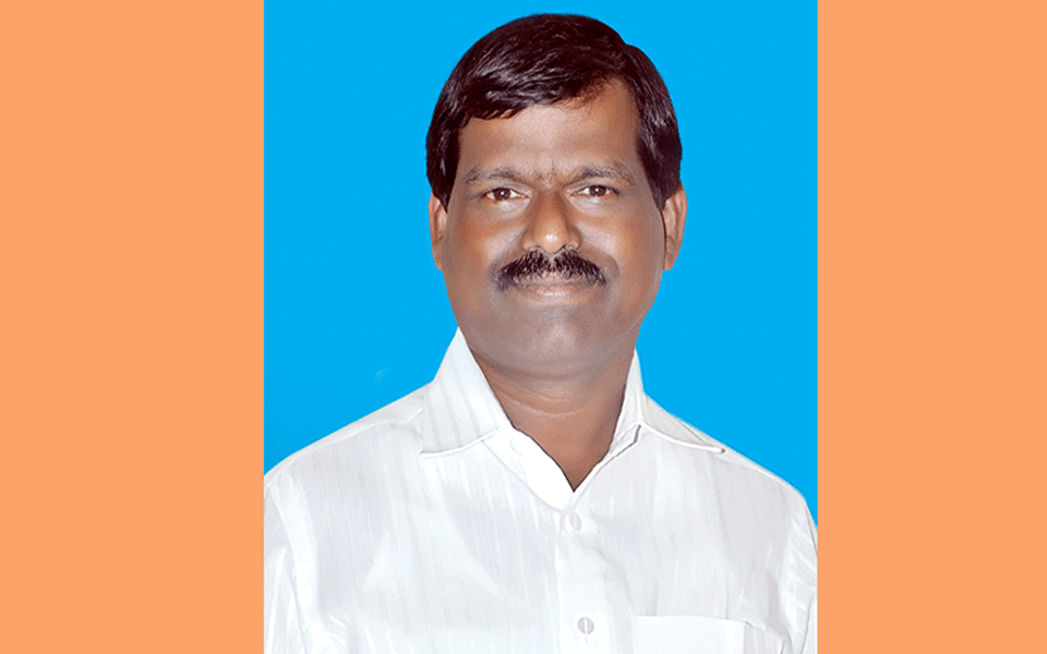 Mudigere BJP MLA seeks action against cops who fined him Rs 250 despite wearing mask