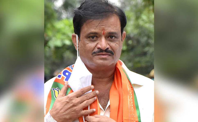 FIR registered against former Minister & BJP MLA Munirathna for using explosives for quarrying