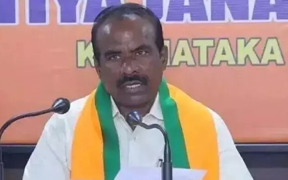 Case lodged against BJP MLC Ravi Kumar for alleged remarks against Kalaburagi DC
