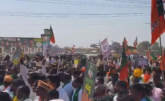 BJP stages protest against Cong govt, condemns its 'anti-farmer' policies in Karnataka