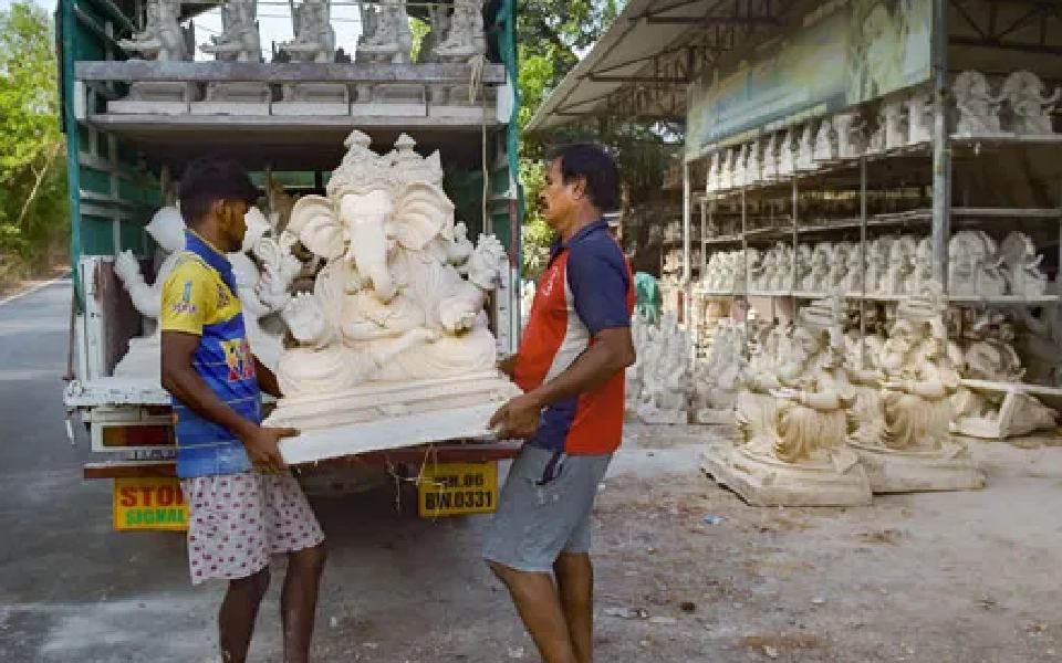 Bengaluru: POP Ganesha idols banned in public celebrations, committees asked to give undertaking