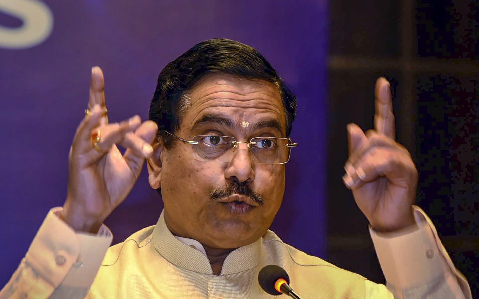 Today's Cong is 'duplicate Congress' led by 'fake Gandhis', claims Union Minister Pralhad Joshi