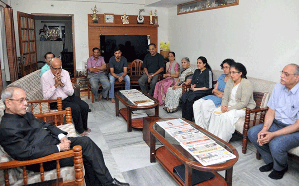 Former President Pranab Mukherjee visits Ananth Kumar's residence