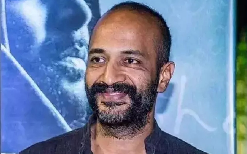 Actor Kishore Kumar hails Rahul Gandhi, calls EC actions ‘Biggest Treason’