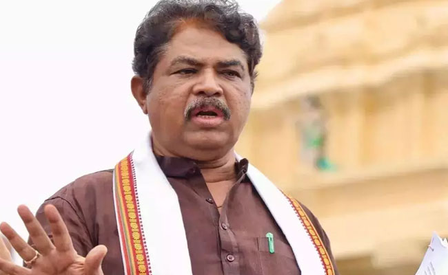 Karnataka: LoP claims ‘war’ between Siddaramaiah, Shivakumar; targets Cong ahead of GBA polls