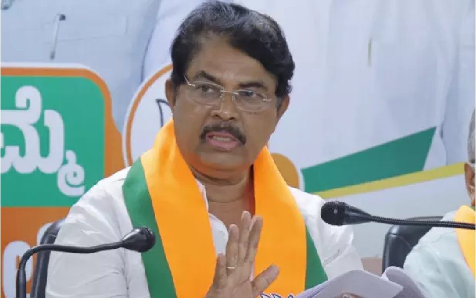 Karnataka: R. Ashok slams Congress over Belagavi convention