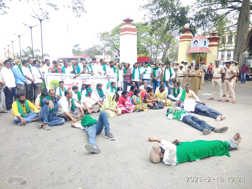Nationwide 'rail-roko' agitation evokes mixed response in Karnataka