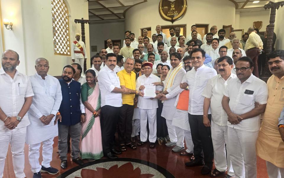 Karnataka BJP takes out march to Raj Bhavan, complains to Governor about MUDA scam