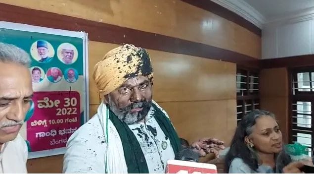 SKM demands strict punishment for those who threw ink on Tikait in Bengaluru