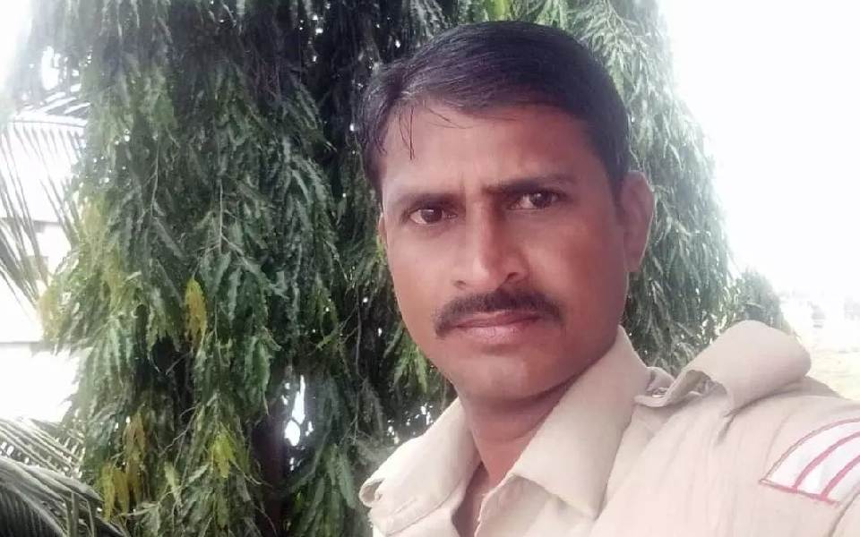 Karnataka: Police constable returning after shopping for Ganesh Chaturthi dies in road accident