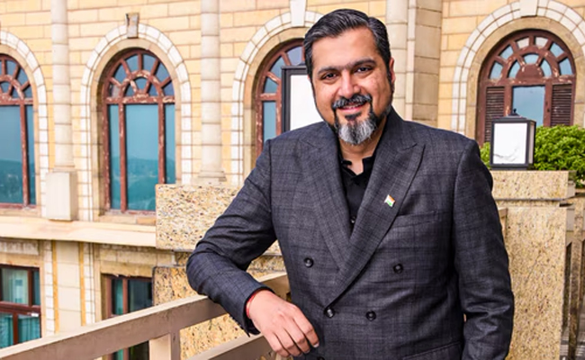 Grammy-winning composer suspects food delivery man of having stolen his sump cover