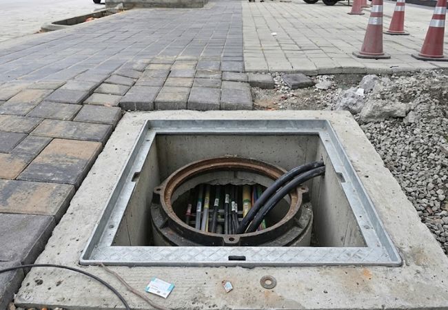 56- year-old woman rescued from 25-foot pit dug in Nagarabhavi by GBA