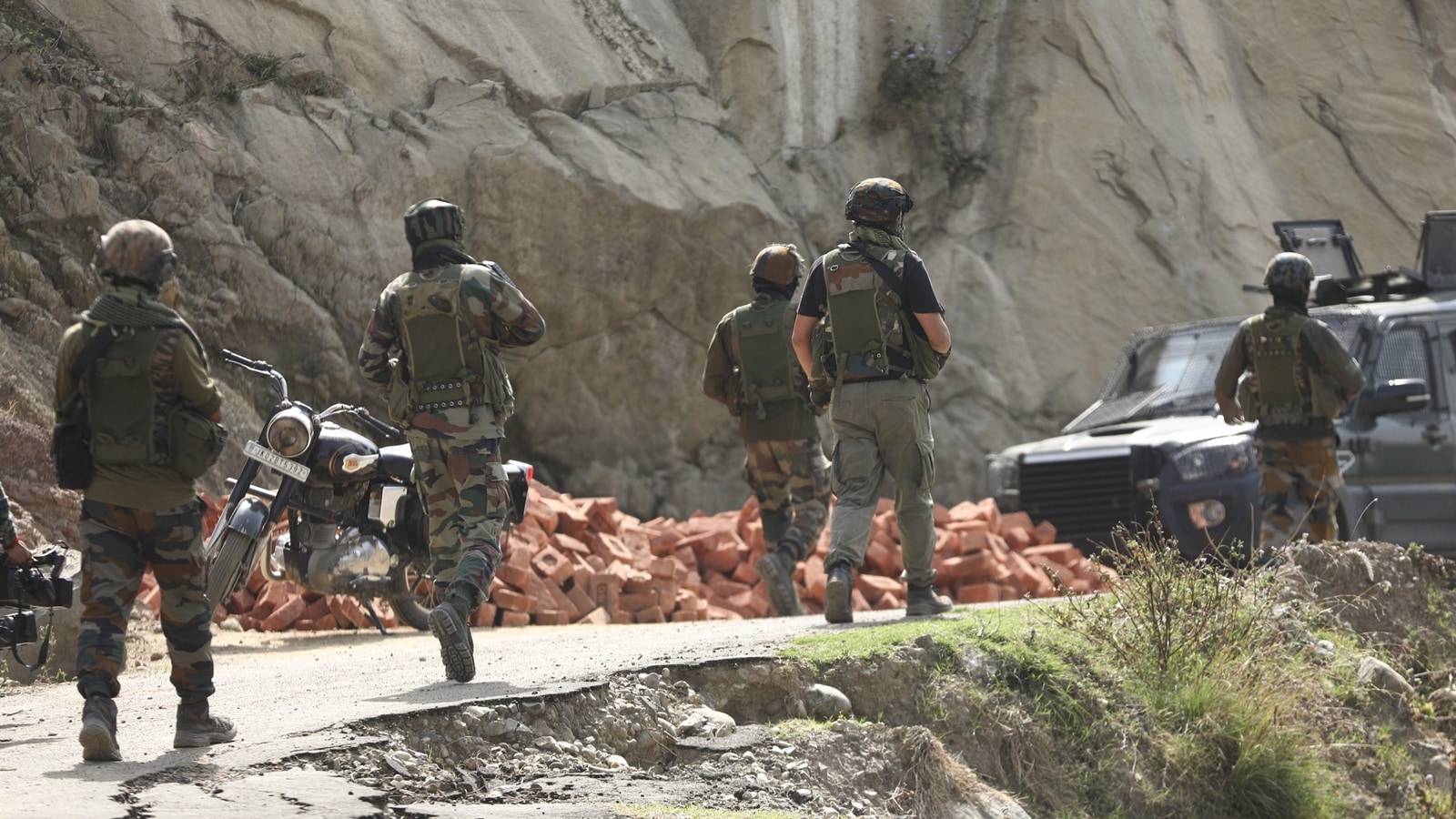 8 militants arrested in Manipur, firearms recovered