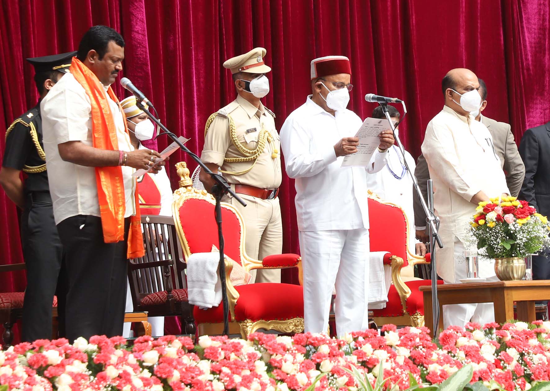 Newly inducted Minister called to Raj Bhavan, administered oath of office for 2nd time by K'taka Guv