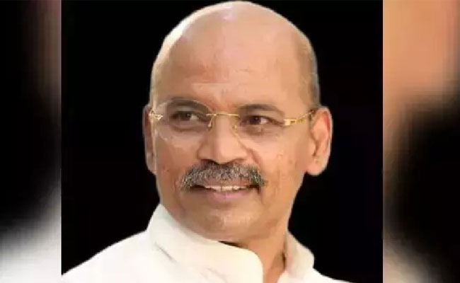 Karnataka minister urges MSMEs to pay dignified wages to retain workers