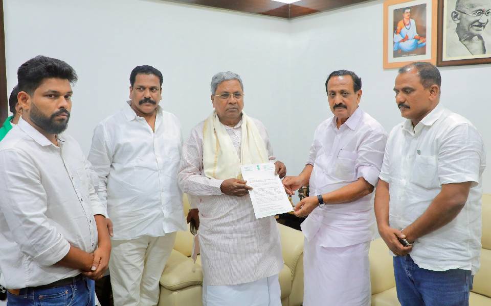 Kerala delegation meets Siddaramaiah requesting him to resume search for missing driver