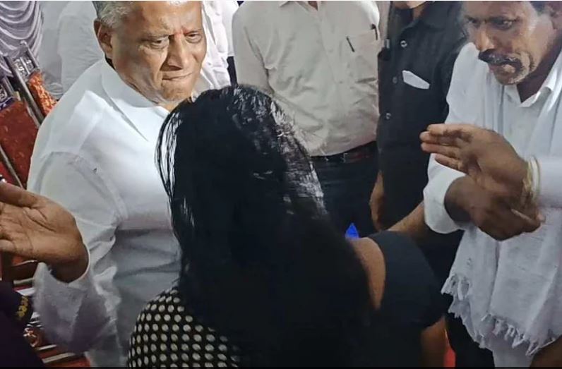 K'taka minister V Somanna apologises after viral video shows him slapping woman