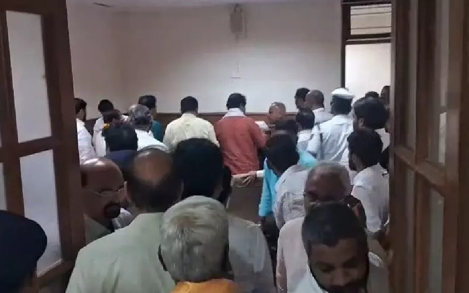 BJP MLAs storm Speaker’s chamber over conduct in Karnataka Assembly