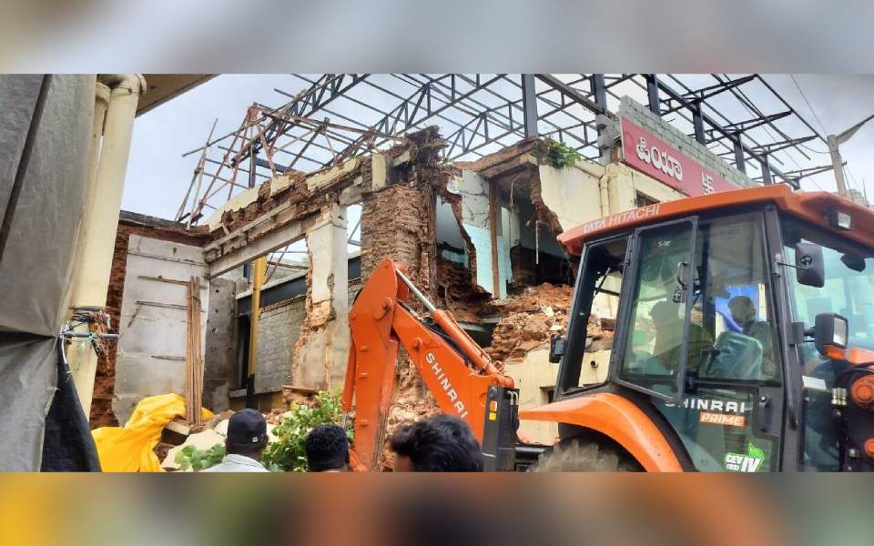 Mysuru: Wall collapse at Olympia Theater injures four