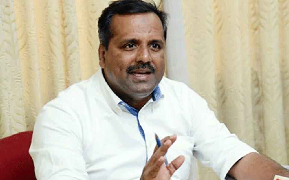 Goa's ban on fish from Karnataka; Discussion to be held in cabinet: Minister UT Khader