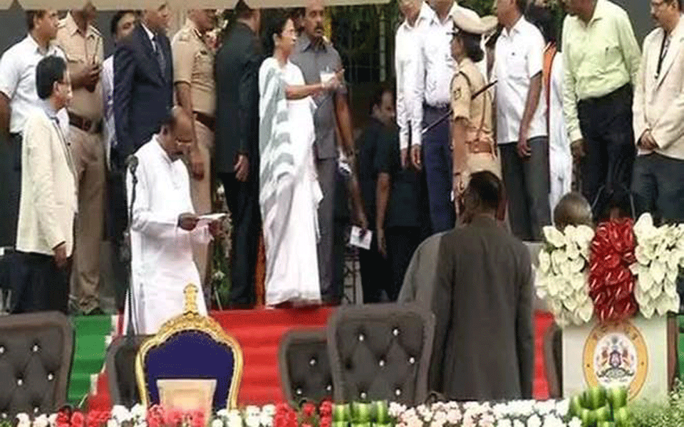 Why was Mamata Banerjee angry at Kumaraswamy swearing-in?