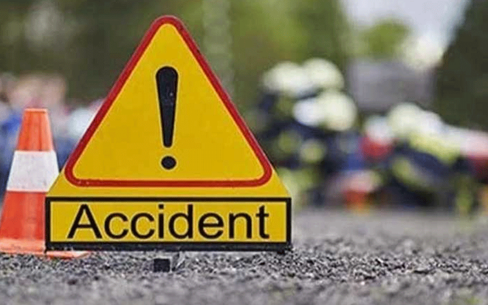 Four killed, two injured as tractor trolley turns turtle