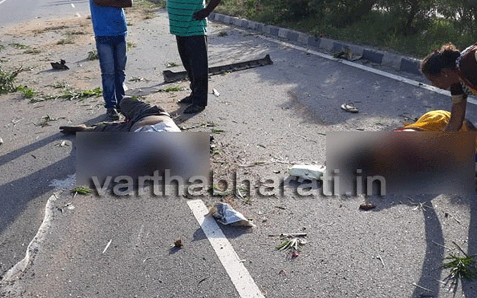 Tumkuru: Six killed, two critical in horrific road mishap at Siddapur