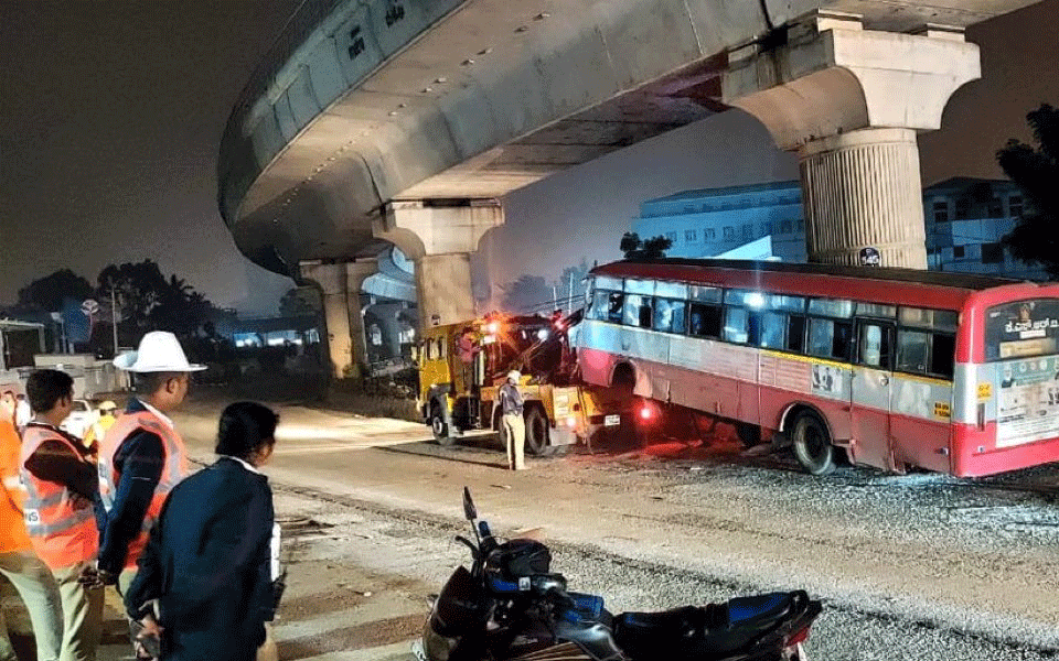 29 injured as KSRTC bus crashes into Metro Rail pillar in Bengaluru