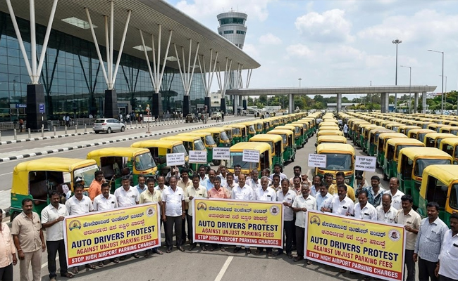 Karnataka Drivers' Union stage protest against BIAL over pick-up zones, parking fees