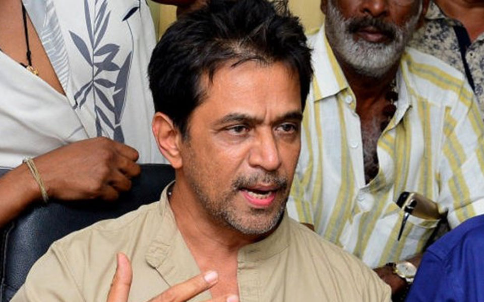 Actor Arjun Sarja appears before Cubbon Park police station