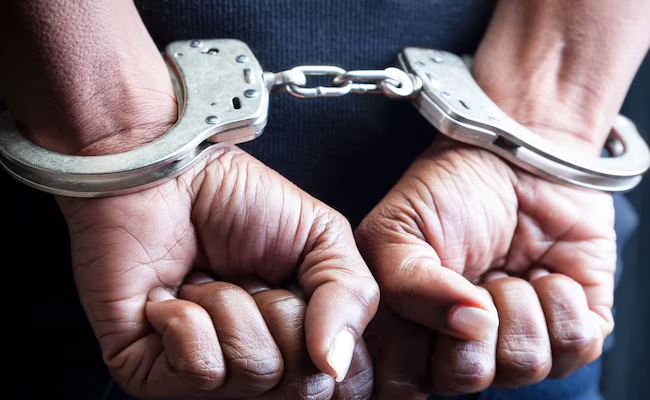 Karnataka: SP’s gunman among two arrested for extorting money from rice smuggler